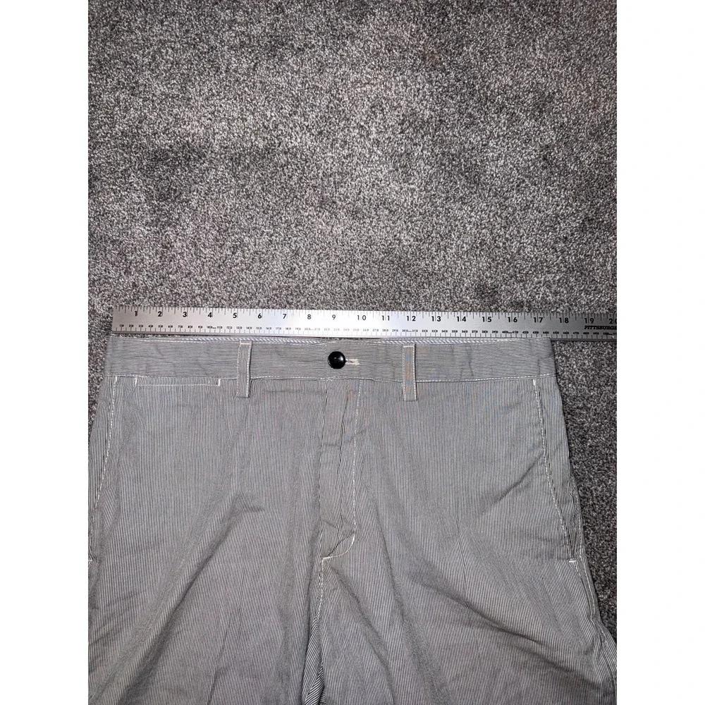 Banana Republic Men's Black & White/Grey Pinstriped Chino Shorts‎ Size - Size 34